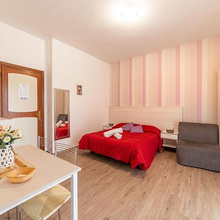 B&B Villa Montreux Римини Экстерьер фото