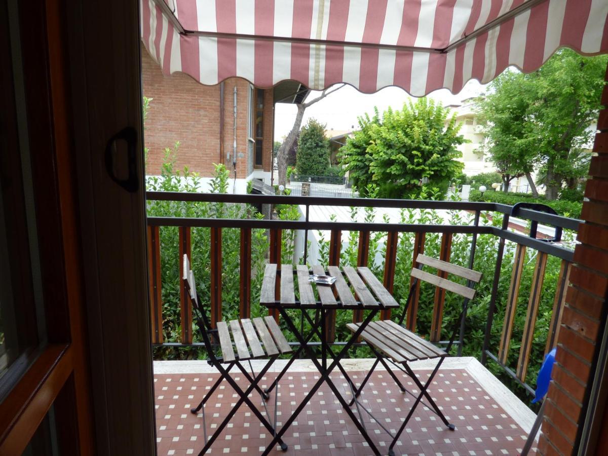 B&B Villa Montreux Римини Экстерьер фото