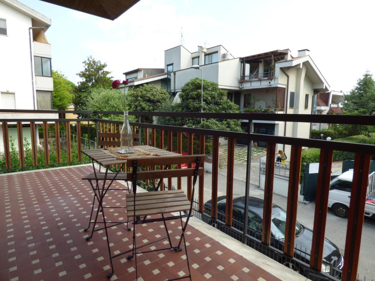 B&B Villa Montreux Римини Экстерьер фото