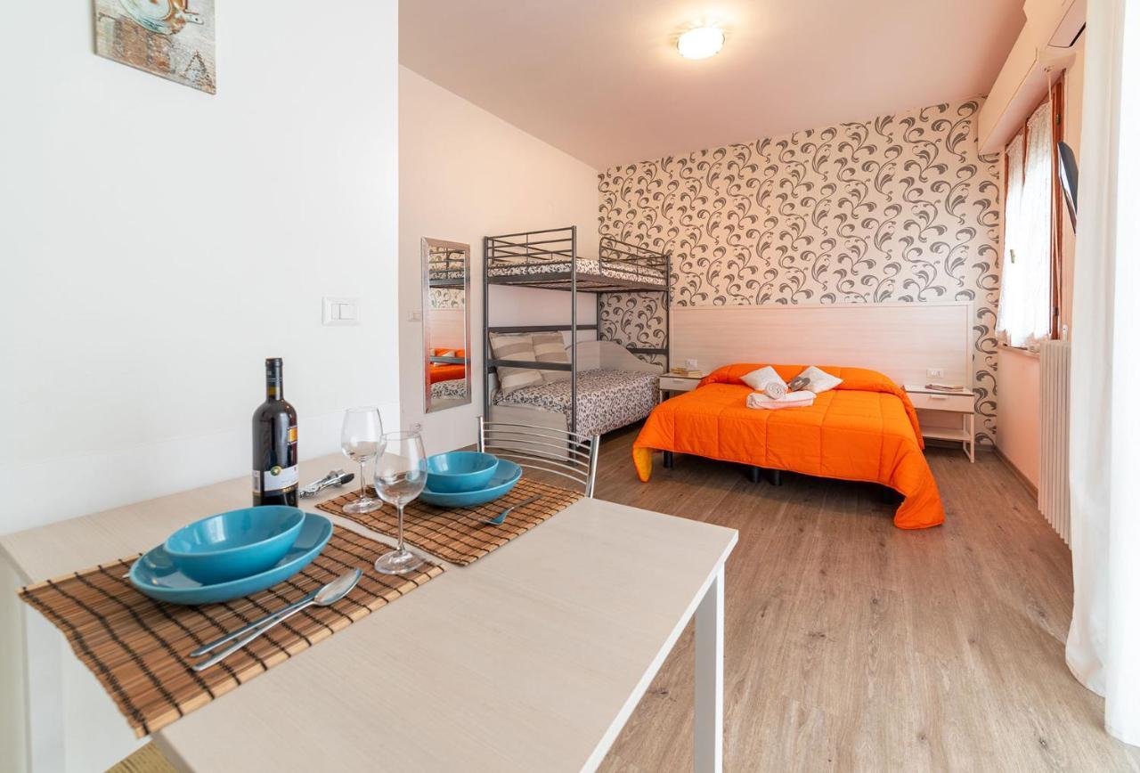 B&B Villa Montreux Римини Экстерьер фото