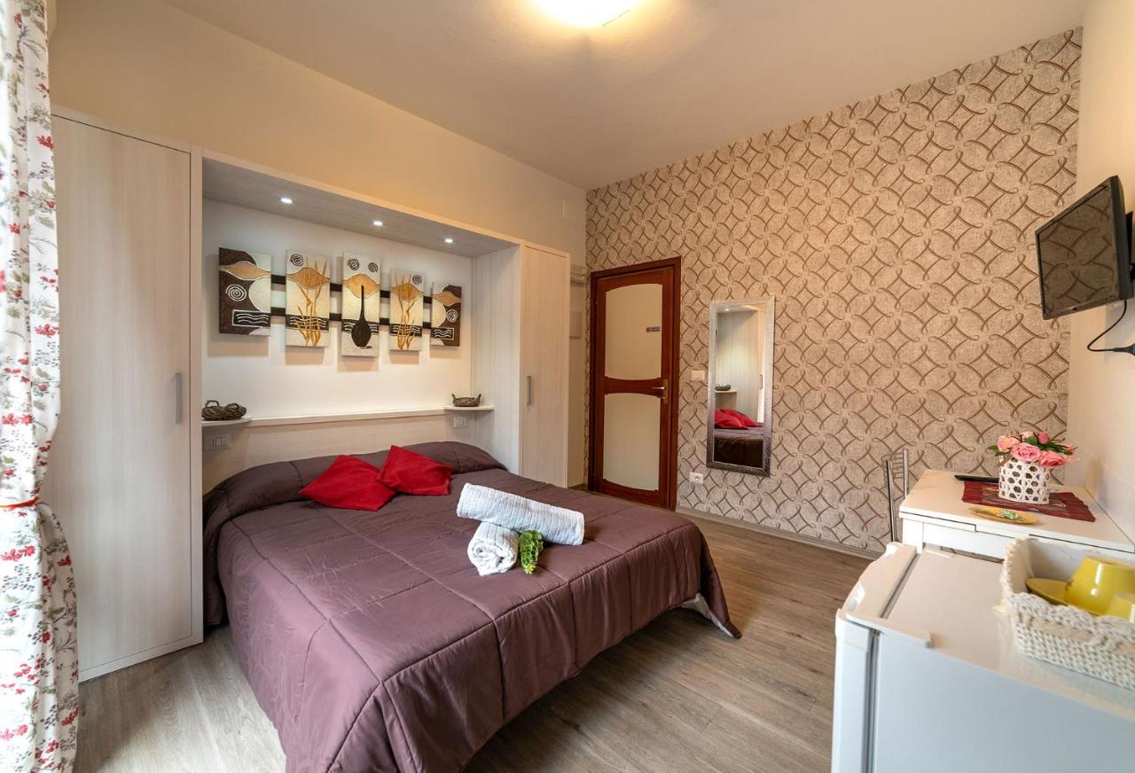 B&B Villa Montreux Римини Экстерьер фото