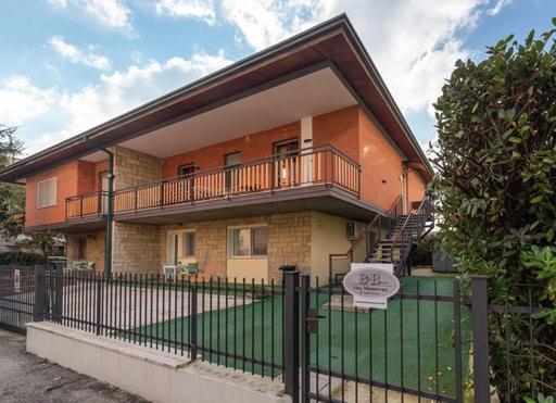 B&B Villa Montreux Римини Экстерьер фото