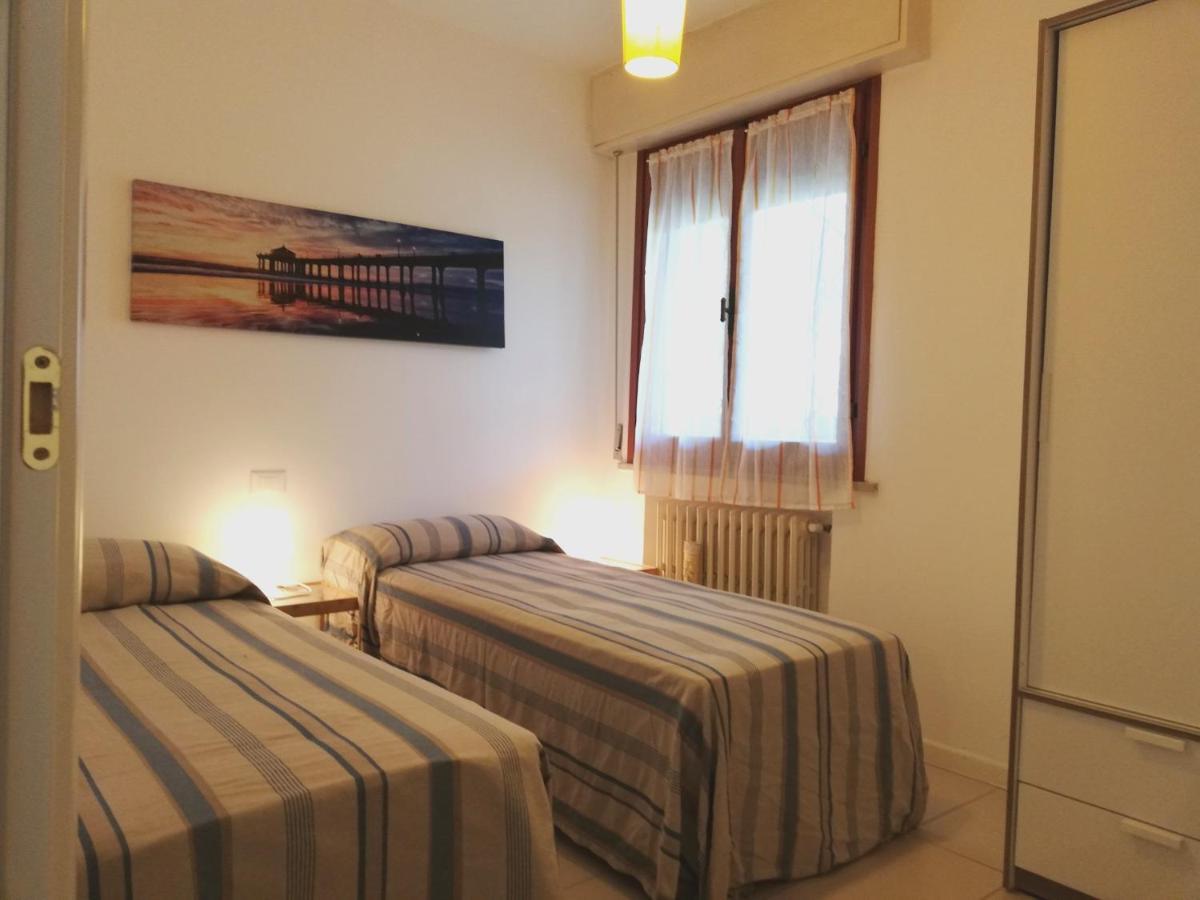 B&B Villa Montreux Римини Экстерьер фото